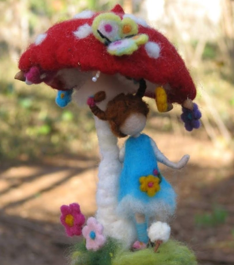 маленькая фея с грибами
