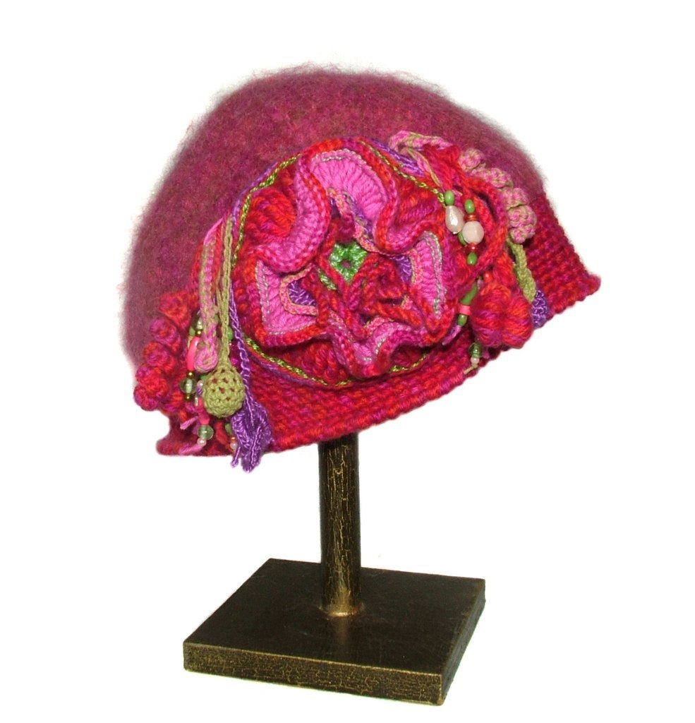 валяная шляпа розового цвета