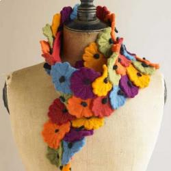 валяный цветочный шарф