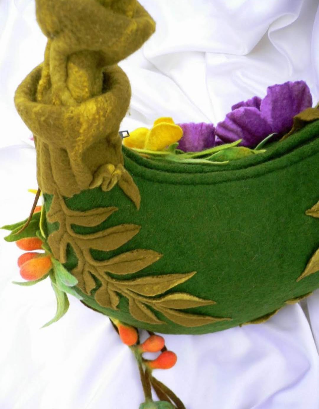 зелёная валяная сумка в стиле осени