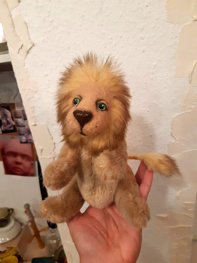 готовая игрушка льва